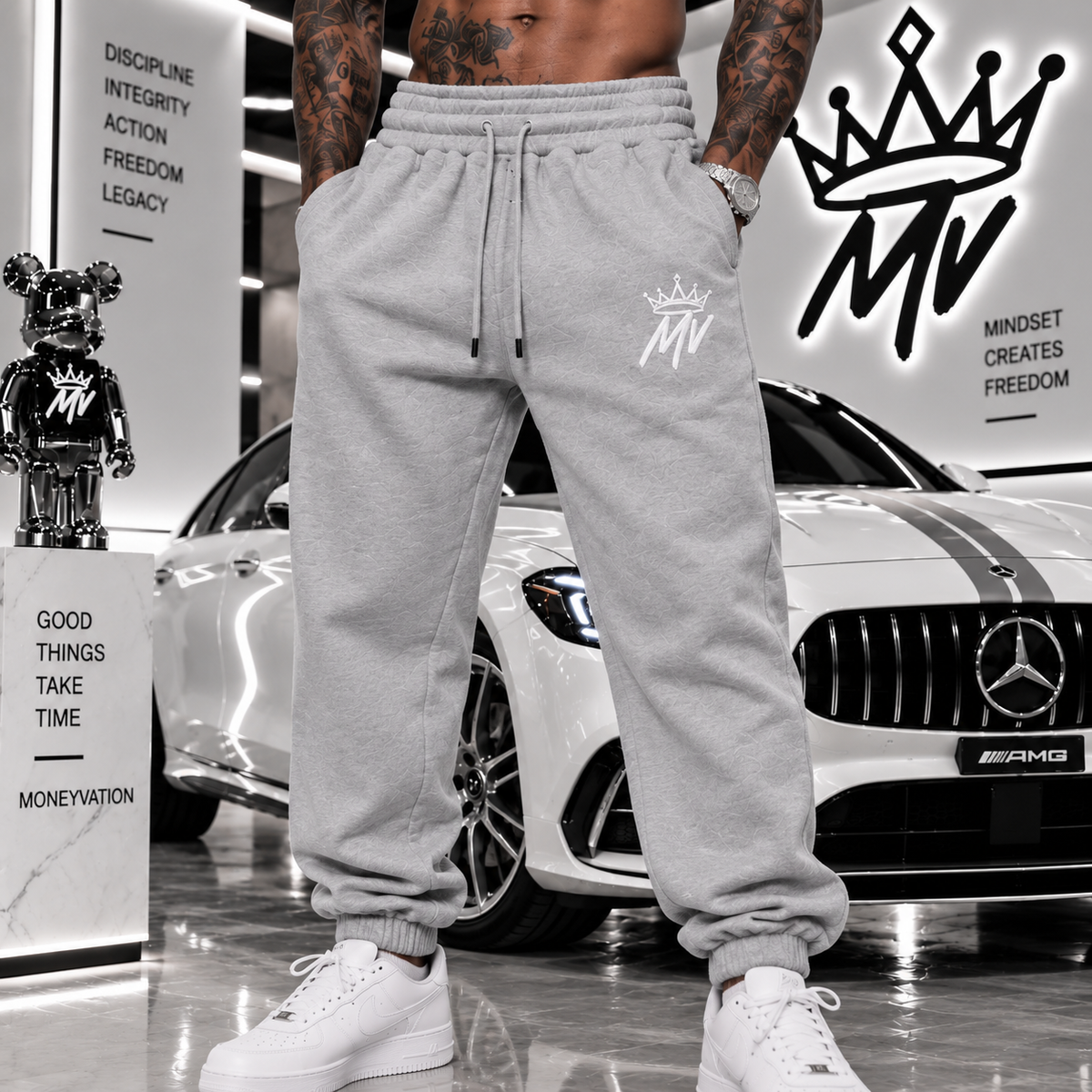 Moneyvation white embroidery MV/Crown Joggers